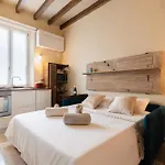 Apartment Charm Two-room Bocconi Navigli Darsena