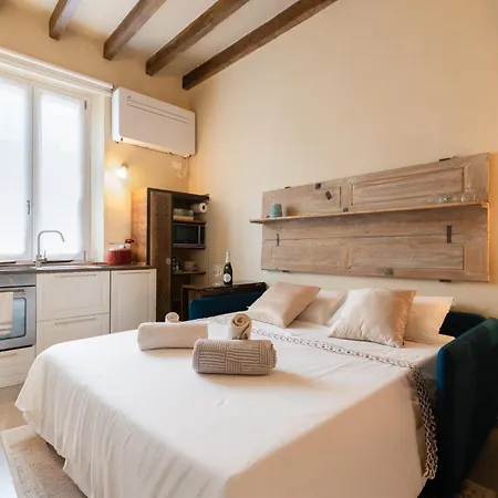 Apartament Charm Two-room Bocconi Navigli Darsena