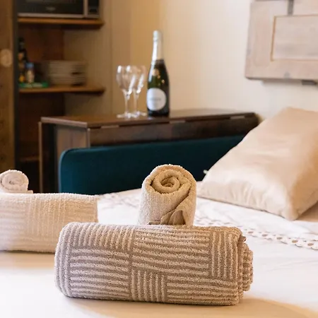 Apartament Charm Two-room Bocconi Navigli Darsena Mediolan